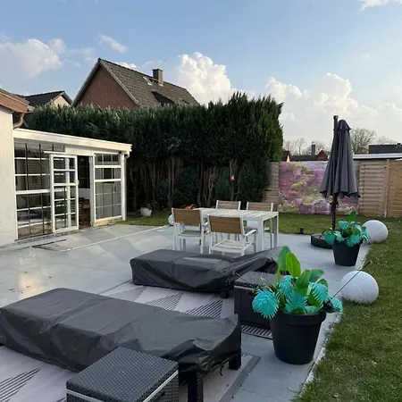 Haus Gruenhof With Garden & Conservatory