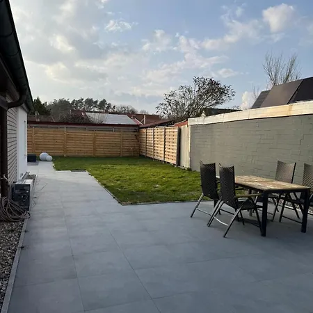 Haus Gruenhof With Garden & Conservatory Nyaraló *